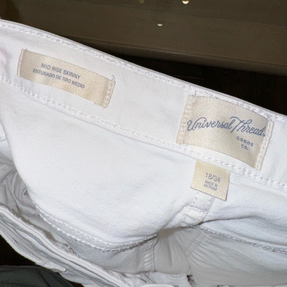 Universal Thread Mid Rise Skinny White Ripped Jeans 18/34 - Picture 3 of 3